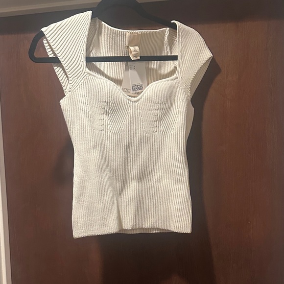 H&M Tops - H&M Off-White Ribbed Short Sleeved Top